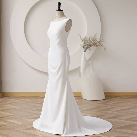 NWT Size 6 White Crepe Wedding dress Reception Wedding Dress - Picture 1 of 4